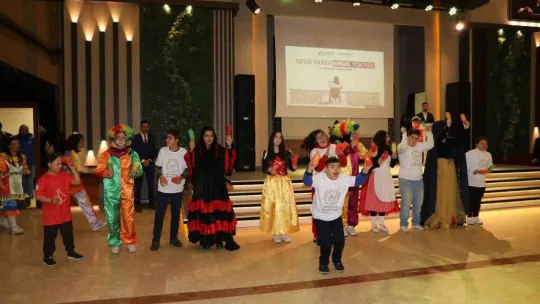 Engelli bireylerin defilesi büyük beğeni topladı