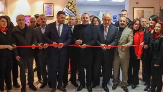 Engelli gençler el emeklerinin gelirini şehit ailelerine bağışladı