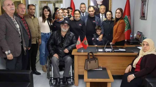 Engelli gençler el emeklerinin gelirini şehit ailelerine bağışladı