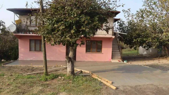 Engelli kız için evinin önüne ambulans girişi yapıldı