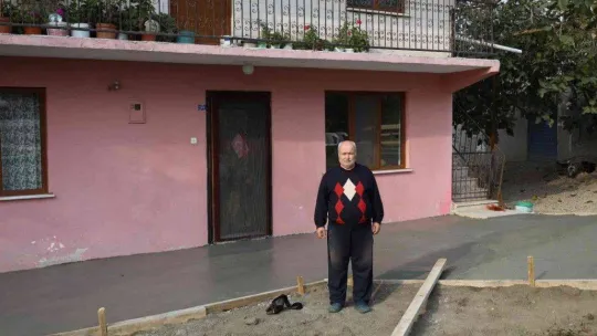 Engelli kız için evinin önüne ambulans girişi yapıldı