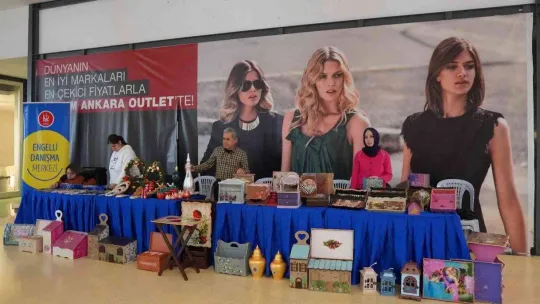 Engelli ve yaşlıların el emeği ürünleri sergide değer buluyor