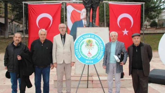 Engelliler gününü buruk kutladı