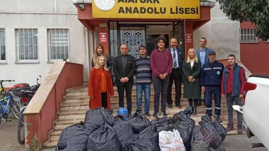 Engelliler için bir yılda 45 bin adet mavi kapak topladılar