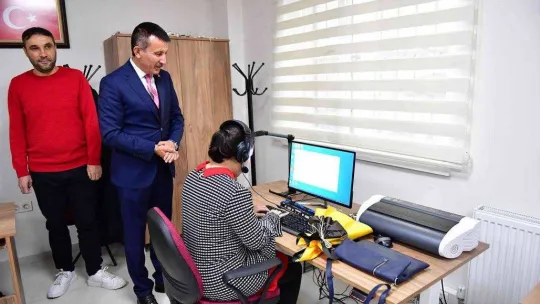 Engelsiz bilgisayar kursiyerleri sertifikalarına kavuştu