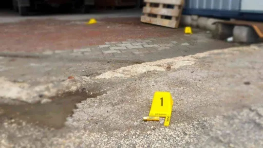 Eniştesini çalıştığı fabrika önünde av tüfeği ile vurdu