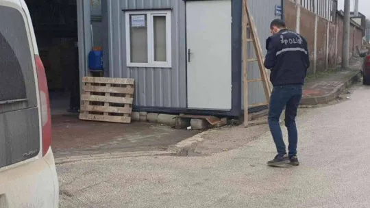 Eniştesini çalıştığı fabrika önünde av tüfeği ile vurdu