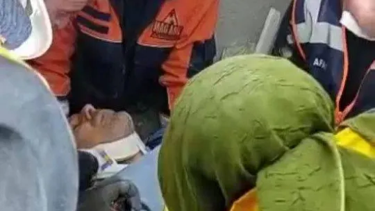 Enkaz altından kurtarma saniye saniye kaydedildi