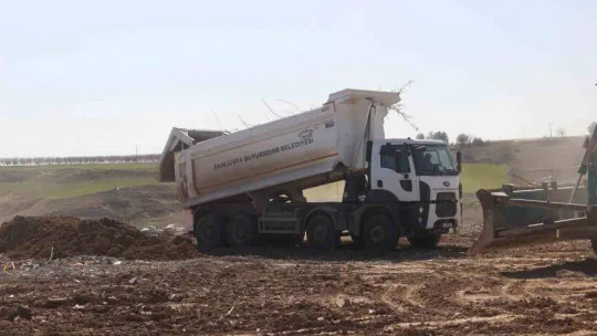 Enkazın döküldüğü alan dağ gibi büyüyor