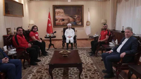 Erbaş, Dünya Bilek Güreşi Şampiyonası'nda dereceye giren sporcuları kabul etti