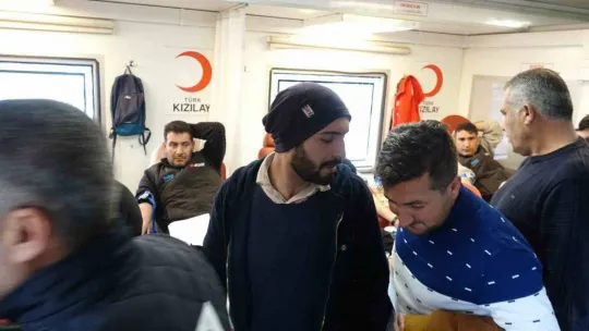Erciş'ten depremzedeler için kan bağışına yoğun ilgi