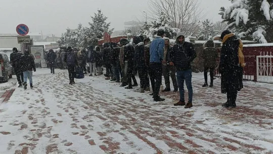 Erciş'ten depremzedeler için kan bağışına yoğun ilgi