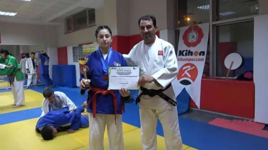 Erkeklerle antrenman Avrupa'da şampiyonluk getirdi