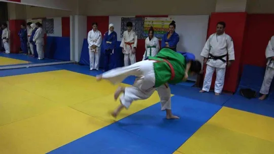 Erkeklerle antrenman Avrupa'da şampiyonluk getirdi