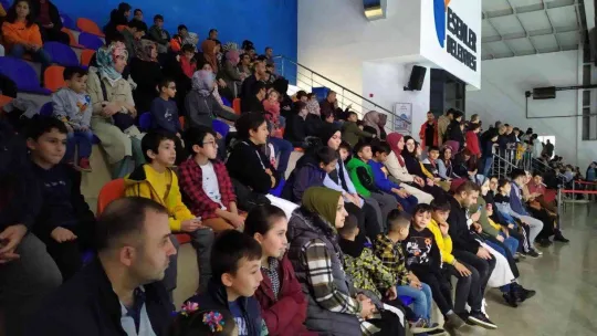 Esenler'de dron pilotları kıyasıya yarıştı