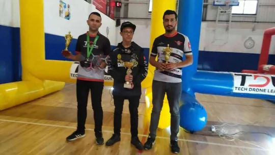 Esenler'de dron pilotları kıyasıya yarıştı