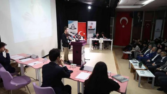 Esenler'de İstanbul Liseler Arası münazara yarışmasında final heyecanı