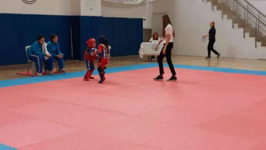Esenler'de sadece kadınların yarışacağı wushu şampiyonası başladı