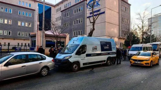 Esenyurt Belediyesi ikramlarıyla EYT sırasında bekleyenlerin içini ısıttı