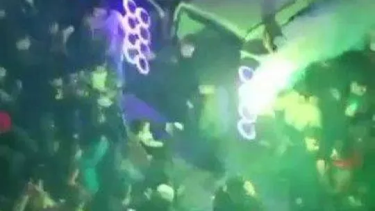 Esenyurt'ta çakarlı araçla yol kapatıp, konvoy yaptılar