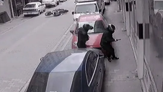 Esenyurt'ta dehşet anları, silahlı çatışma kamerada