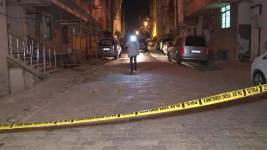 Esenyurt'ta komşular arasında silahlı kavga çıktı: 1 yaralı