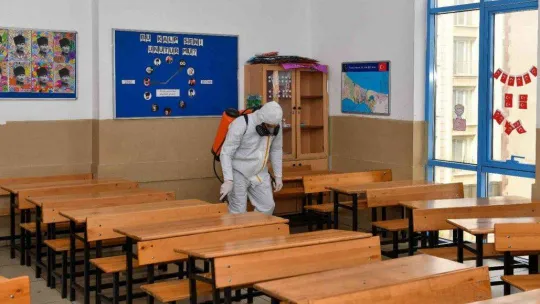 Esenyurt'ta okullar ilaçlanıyor