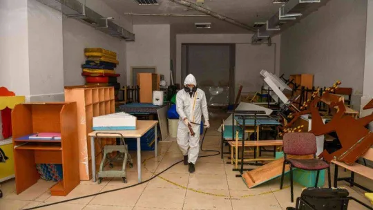 Esenyurt'ta okullar ilaçlanıyor