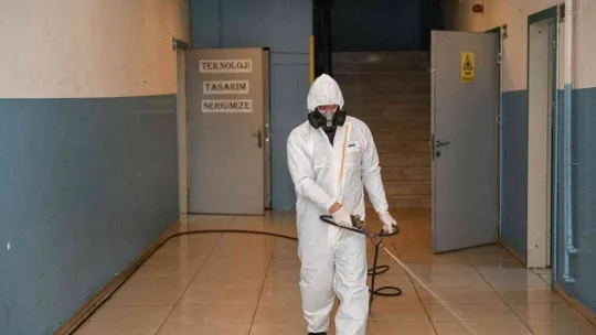 Esenyurt'ta okullar ilaçlanıyor