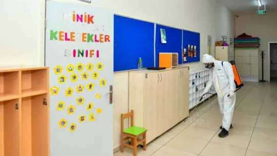 Esenyurt'ta okullar ilaçlanıyor