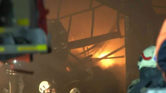 Esenyurt'ta plastik fabrikasında yangın