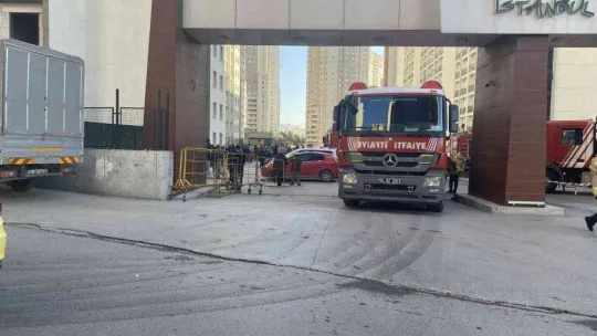 Esenyurt'ta sitede bulunan 20 katlı binada korkutan yangın