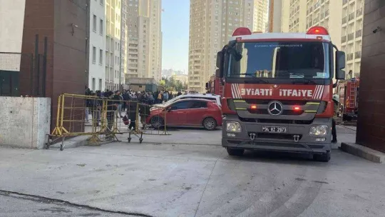 Esenyurt'ta sitede bulunan 20 katlı binada korkutan yangın