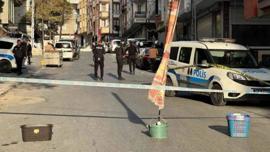 Esenyurt'ta sokak ortasında silahlı çatışma anları kamerada