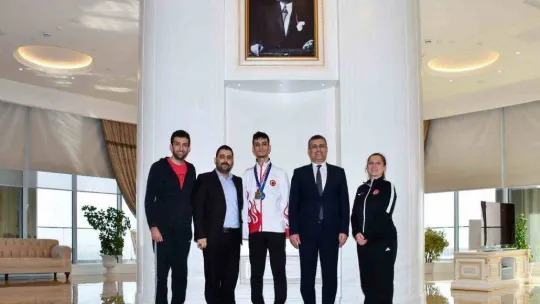 Esenyurt'un gururu Tekvandocu Yusuf Türkiye şampiyonu