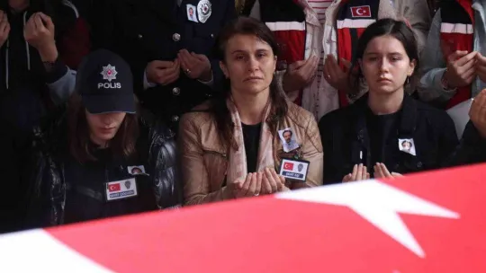 Eşi ve kızlarından şehit polise son bakış