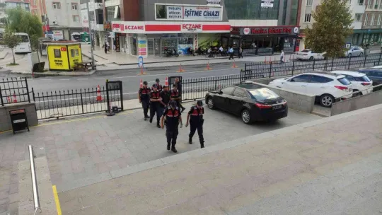 Eşini öldürmek isteyen zanlı, JASAT ekiplerinin şafak operasyonuyla yakalandı