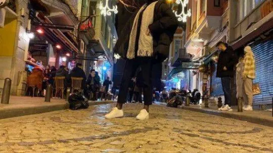 Eşini öldürüp intihar süsü veren kocanın yargılanmasına devam edildi