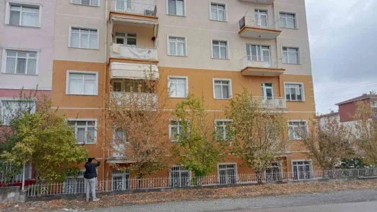 Eşini ve çocuğunu öldüren saldırgan yakalanacağını anlayınca intihar etti