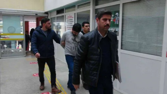 Eşini ve kayınpederini öldüren şüpheli adliyede