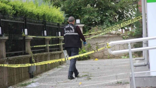 Eşini ve kayınpederini öldüren şüpheli adliyede
