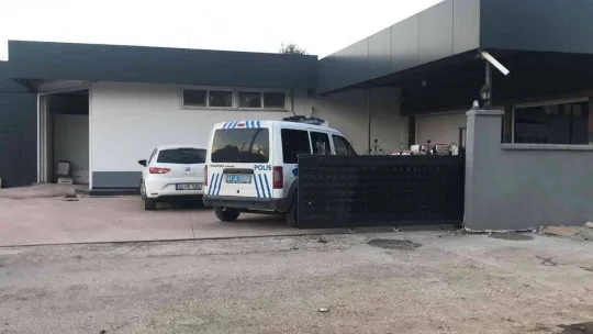 Eski çalıştığı yere geldi, iş yeri sahibi ve çalışanı yaraladı