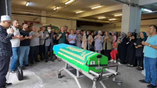 Eski eşinin öldürdüğü kadın gözyaşları arasında defnedildi