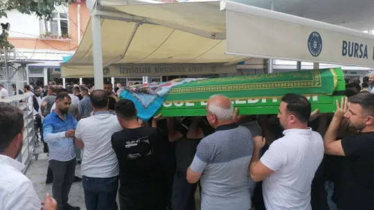 Eski eşinin öldürdüğü kadın gözyaşları arasında defnedildi