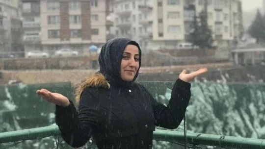 Eski eşinin öldürdüğü kadın gözyaşları arasında defnedildi