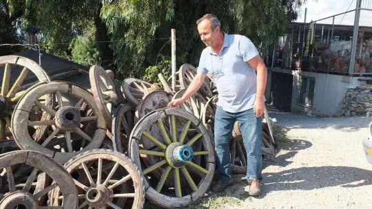 Eski ev eşyaları ile araba tekerlekleri geçim kaynağı oldu