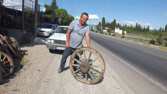 Eski ev eşyaları ile araba tekerlekleri geçim kaynağı oldu