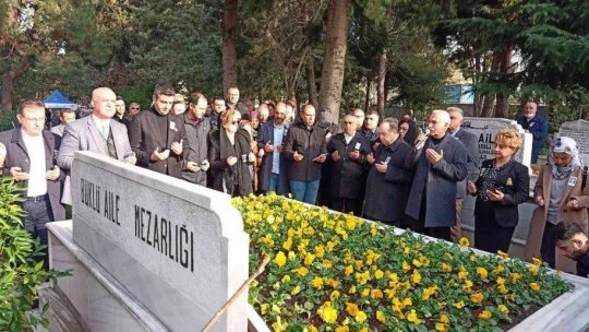 Eski Kartal Belediye Başkanı Mehmet Ali Büklü mezarı başında anıldı