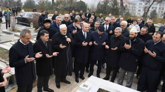 Eski Milli Eğitim Bakanı İleri, vefatının 61. yılında kabri başında anıldı