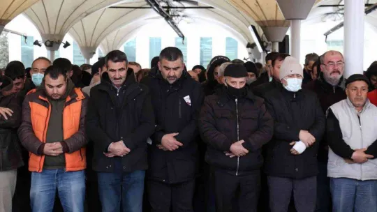 Eski milli futbolcu Ümit Özat'ın babası Ali Özat son yolculuğuna uğurlandı